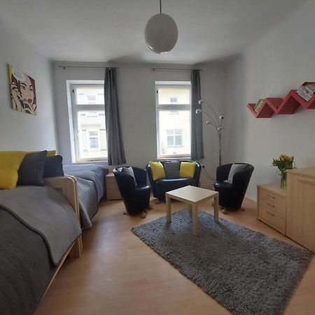 Schoene Zwei-Zimmer-Wohnung "W2" Mit 4 Einzelbetten Und Wlan In Zwenkau Bei Leipzig Im Neuseenland Ngoại thất bức ảnh