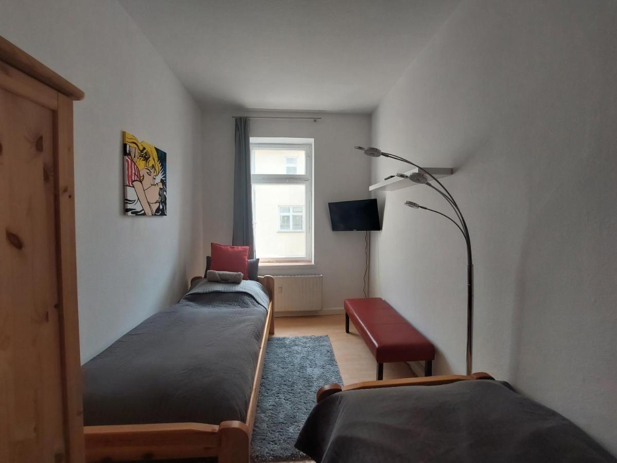 Schoene Zwei-Zimmer-Wohnung "W2" Mit 4 Einzelbetten Und Wlan In Zwenkau Bei Leipzig Im Neuseenland Ngoại thất bức ảnh