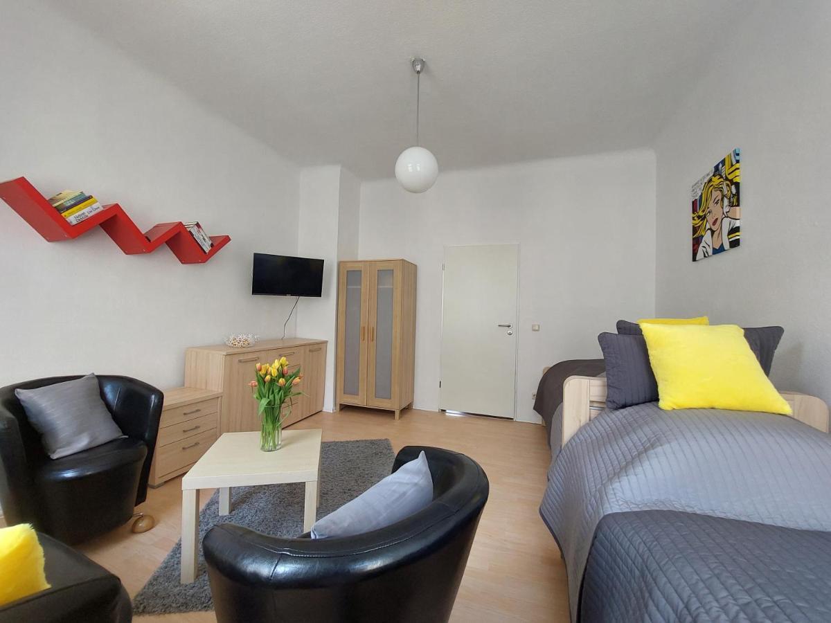 Schoene Zwei-Zimmer-Wohnung "W2" Mit 4 Einzelbetten Und Wlan In Zwenkau Bei Leipzig Im Neuseenland Ngoại thất bức ảnh