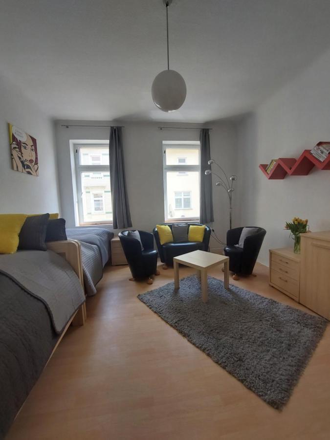 Schoene Zwei-Zimmer-Wohnung "W2" Mit 4 Einzelbetten Und Wlan In Zwenkau Bei Leipzig Im Neuseenland Ngoại thất bức ảnh