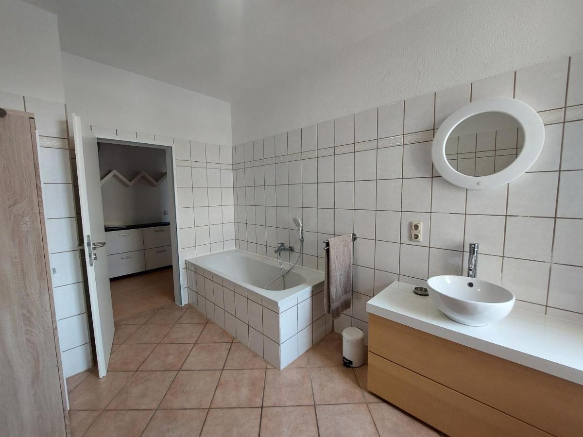 Schoene Zwei-Zimmer-Wohnung "W2" Mit 4 Einzelbetten Und Wlan In Zwenkau Bei Leipzig Im Neuseenland Ngoại thất bức ảnh