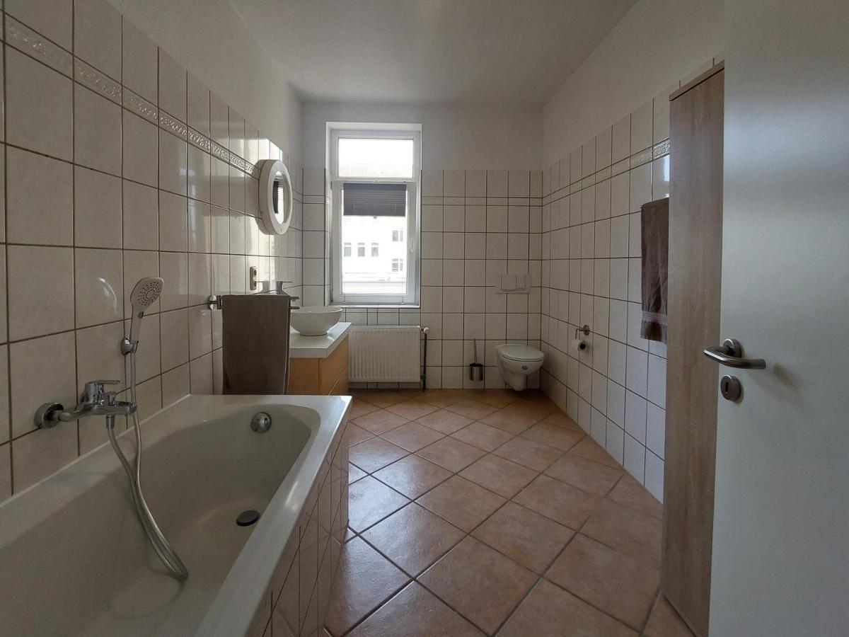 Schoene Zwei-Zimmer-Wohnung "W2" Mit 4 Einzelbetten Und Wlan In Zwenkau Bei Leipzig Im Neuseenland Ngoại thất bức ảnh
